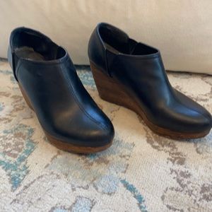 Dr Scholl black leather booties